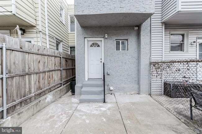 Building Photo - 3414 Salmon St