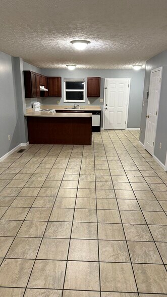 Building Photo - 1588 Meadow Spring Dr