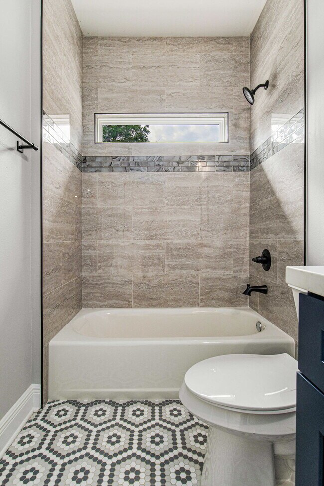 Building Photo - 7684 Old Hickory Dr