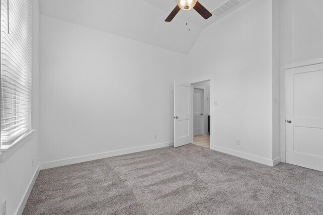 Building Photo - 120 Red Cascade Trl