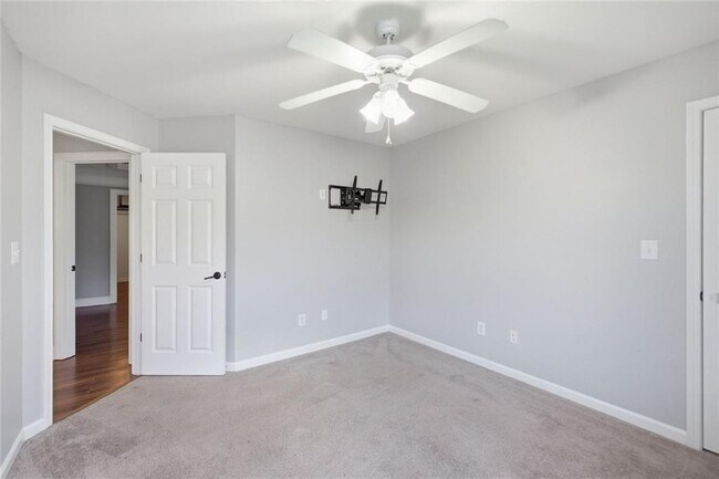 Building Photo - 518 S Fortune Way