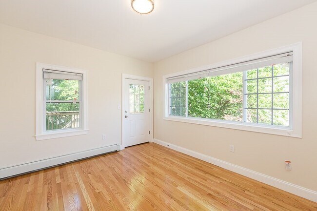 Building Photo - 126 Monument St