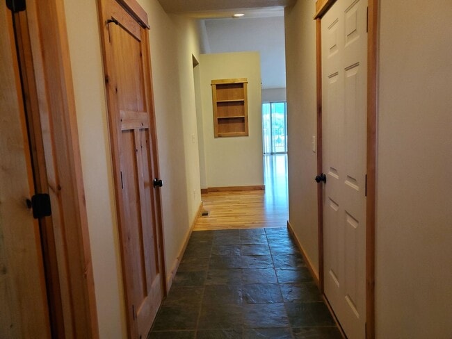 Building Photo - 110 Molly Dr