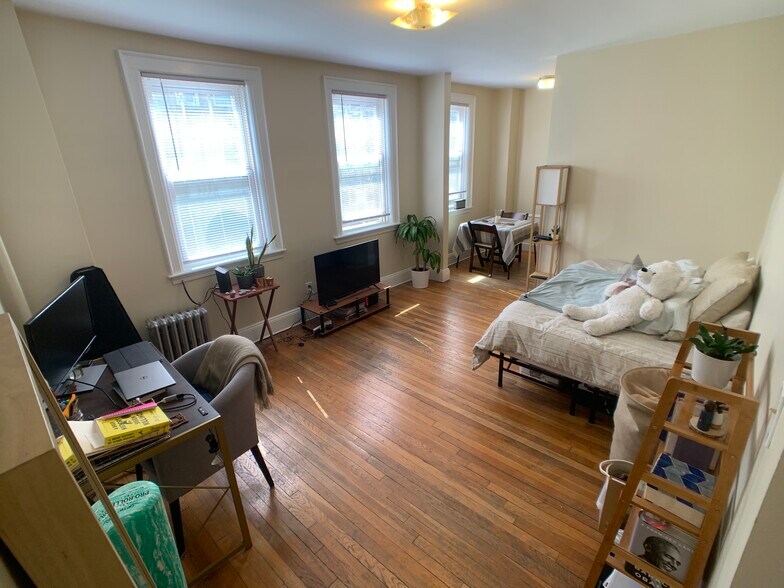 Primary Photo - 52 Strathmore Rd