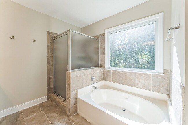 Building Photo - 6611 Barry Whitaker Pl