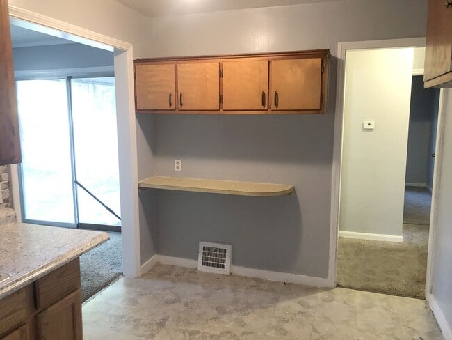 Building Photo - 3 Bed 1 Bath Single Family Home in Maple Heights!