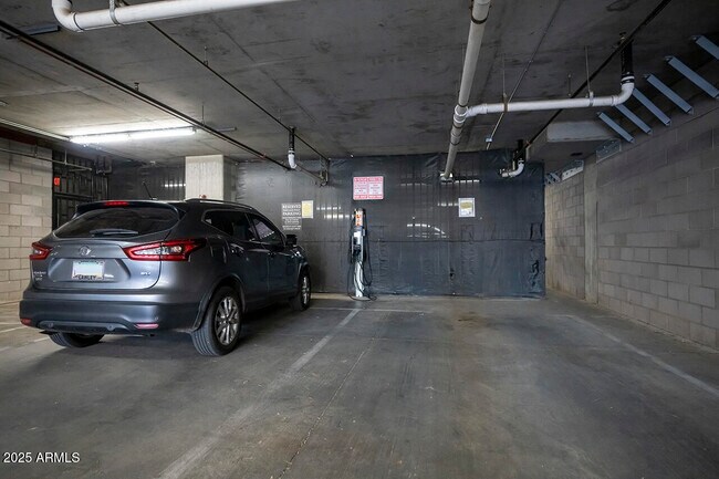 Building Photo - 208 W Portland St