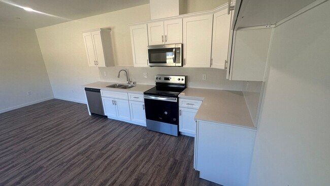 Building Photo - Coyote Run Duplexes 9004