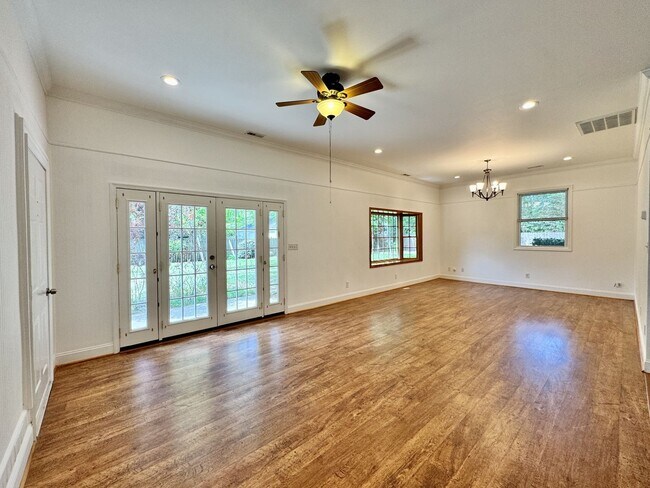 Building Photo - Recently Updated 4-Bedroom Ranch Home w/a 2 Bedroom Guest Cottage! Ready 04-23-26! Pet Friendly Home