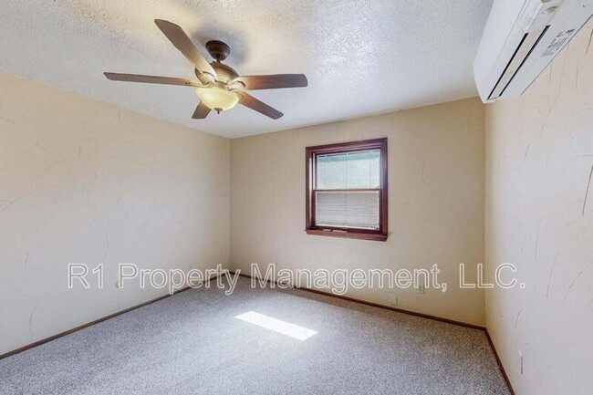 Building Photo - 501 Calle del la Angel