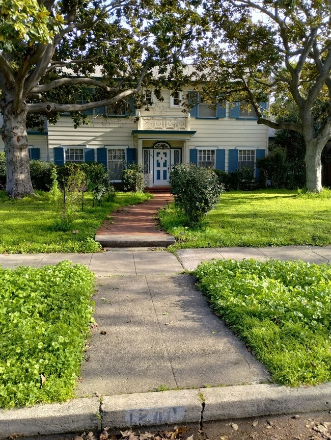 Primary Photo - 1240 McKendrie St