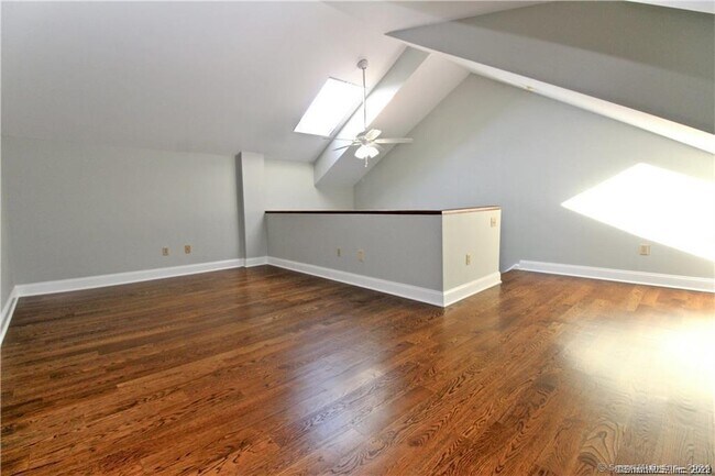 Building Photo - 5 Glen St