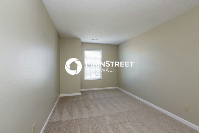 Building Photo - 3 Bedroom Pet-Friendly Home in Charlotte, NC with Main Street Renewal