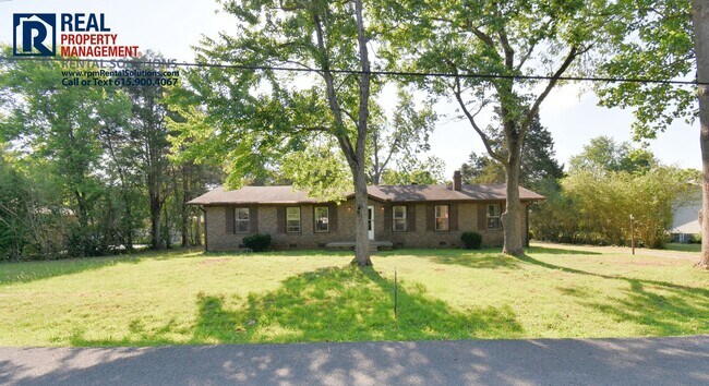 Building Photo - All brick 3BD home PLUS bonus room & back deck, half mile to MTSU!