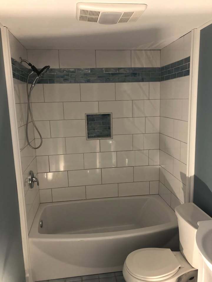 Beautifully tiled tub/shower - 89 Congress St