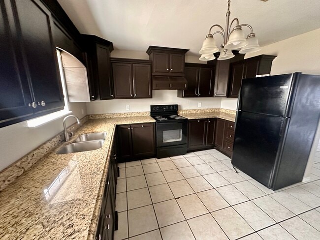 Building Photo - 3828 Clavel St