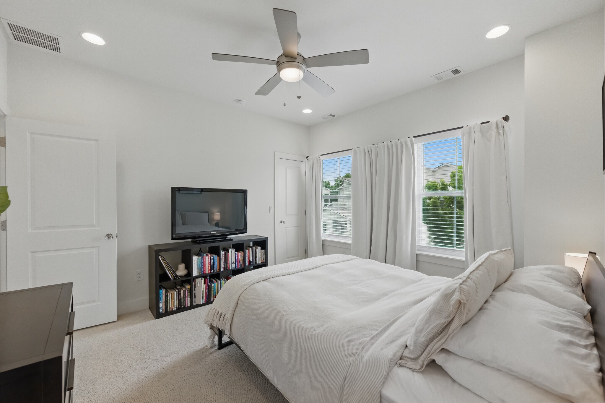 Building Photo - 2710 Halcyon Dr