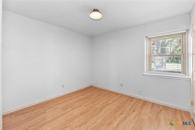 Building Photo - 1808 Moonlight Dr