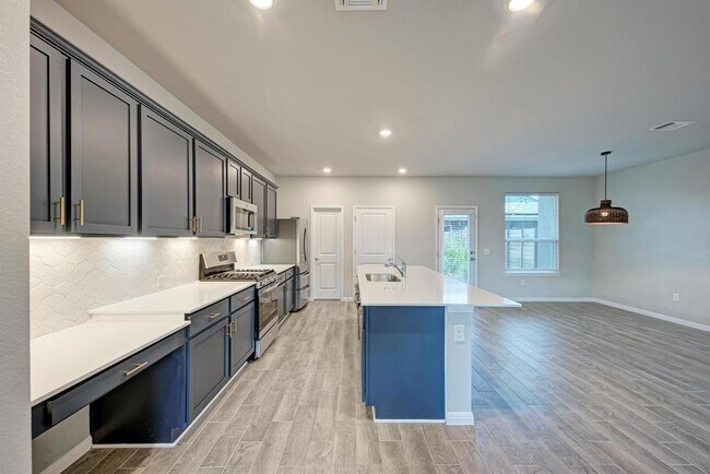 Building Photo - 5408a Baythorne Dr