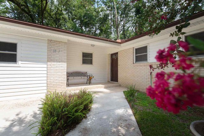 Building Photo - 1837 Devra Dr