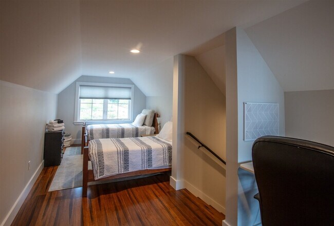 Building Photo - 13 Autumn Ln