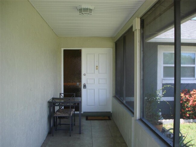 Building Photo - 10761 Lazy Lake Dr