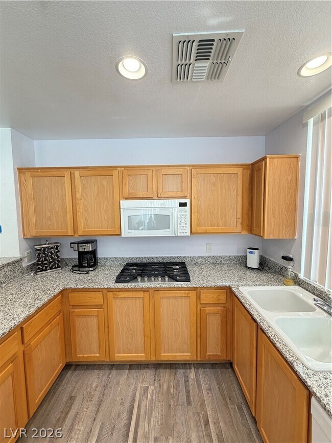 Building Photo - 87 E Agate Ave