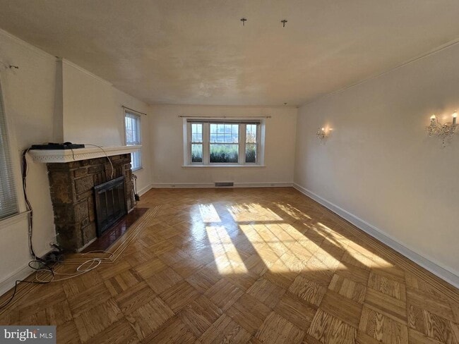 Building Photo - 831 Fanshawe St