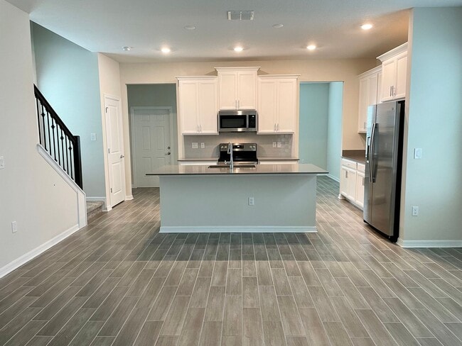 Building Photo - 4 bedroom 3.5 bath Solar Panels, The Cove at Waterside, LIKE NEW!