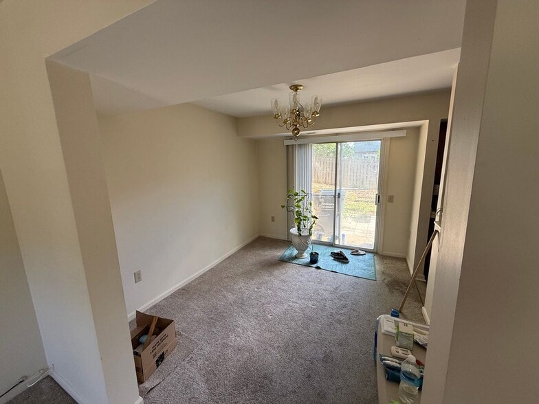 Building Photo - 4674 Grosbeak Pl