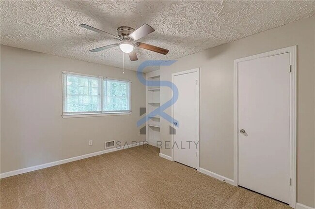 Building Photo - Move in before November 30th and choose your reward: a $250 Amazon Gift Card or a 55 Smart TV!