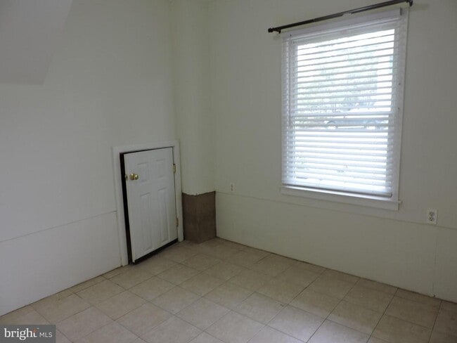 Building Photo - 115 S Bell Ave