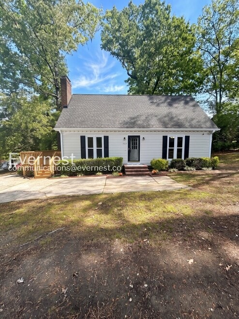 Building Photo - 3208 Pinecrest Dr