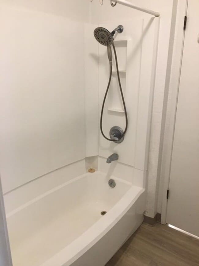 Building Photo - First Floor condo perfectly situated for public transportation