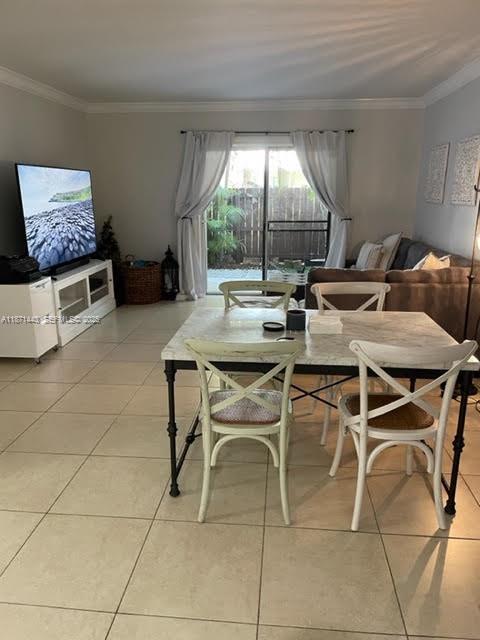 Building Photo - 6705 N Kendall Dr