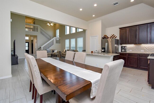 Building Photo - 32903 Silver Mdw Wy