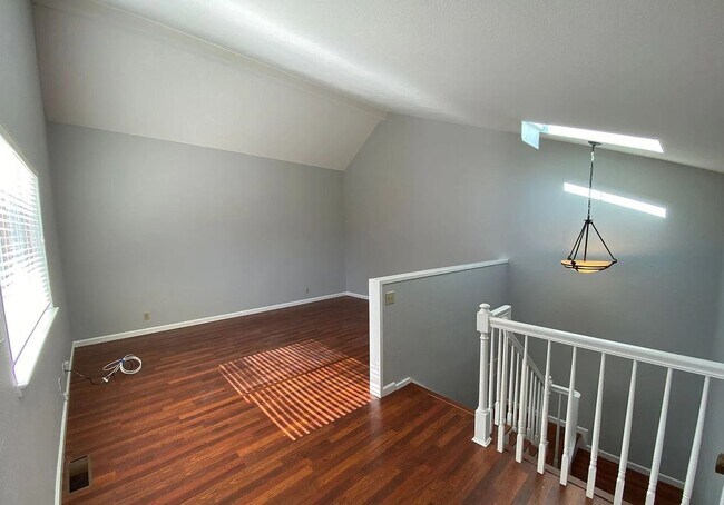 Building Photo - CAMPBELL - Spacious townhome with central ...