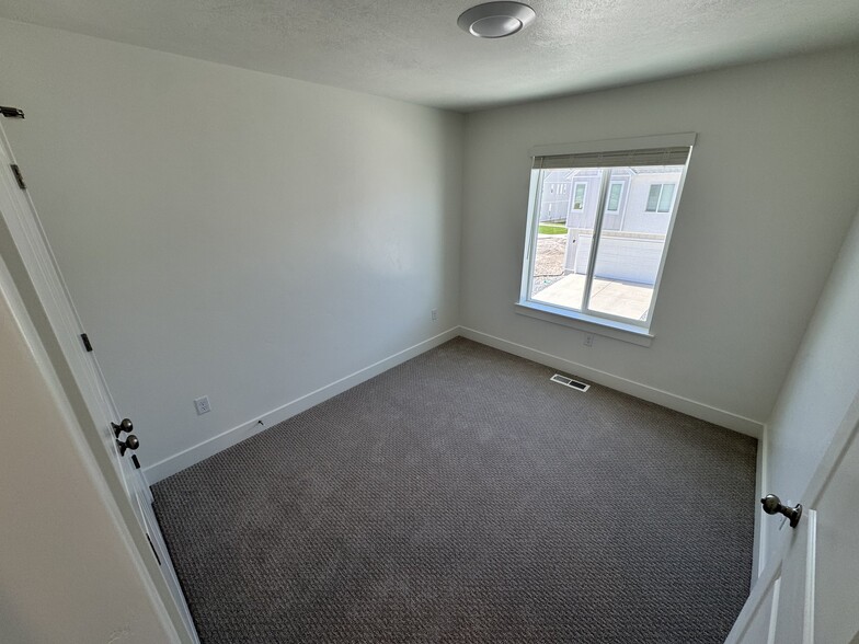 Building Photo - 532 S 1215 W