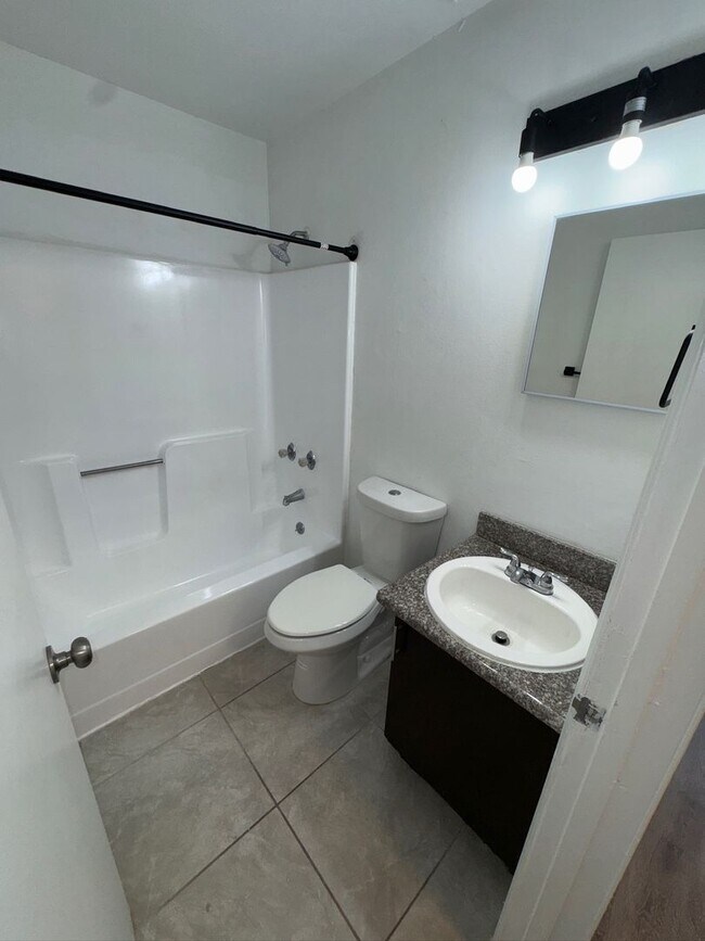 Building Photo - 1193 Bentley Rd