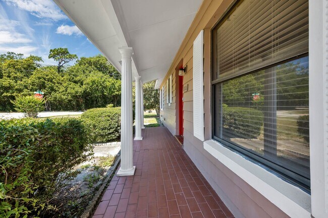 Building Photo - 8101 Alveron Ave