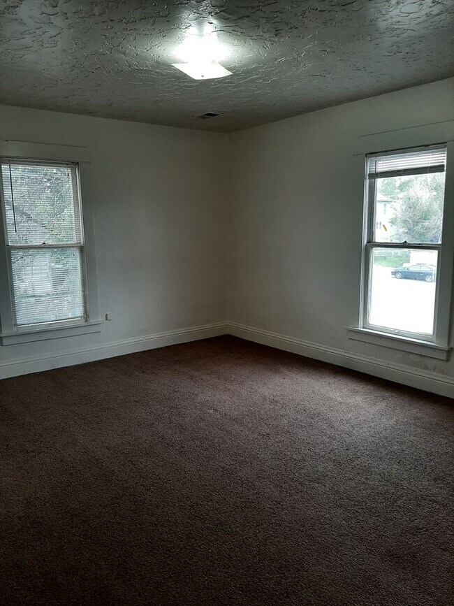 Building Photo - (1614 8th Ave)