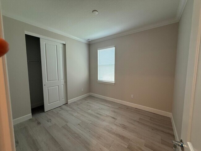 Building Photo - 8360 Beagle Ter