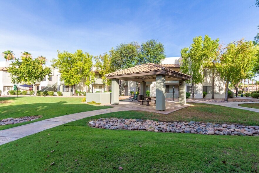 Building Photo - 1825 W Ray Rd