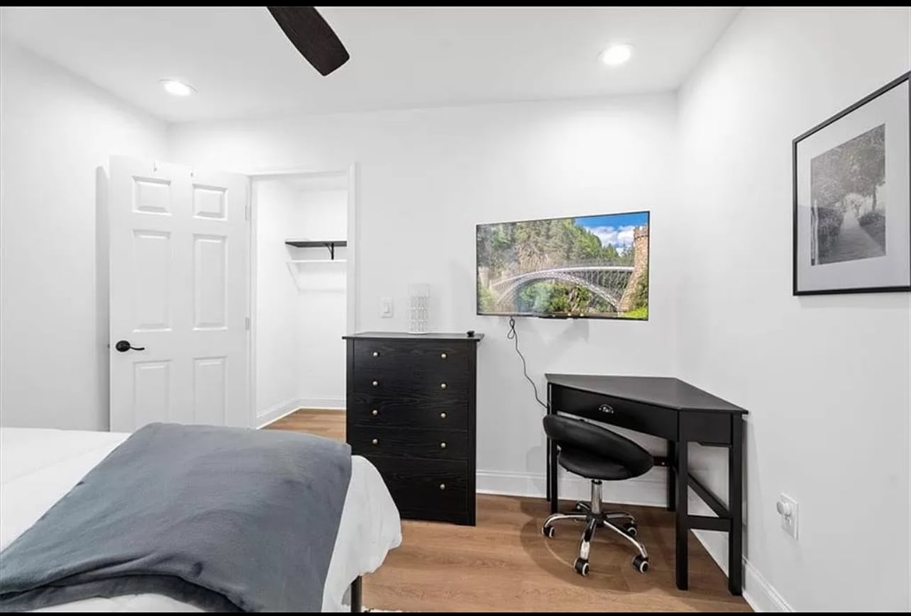 Building Photo - 22 Deer Path