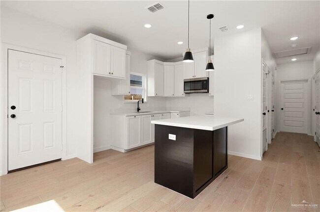 Building Photo - 15 S Links Dr