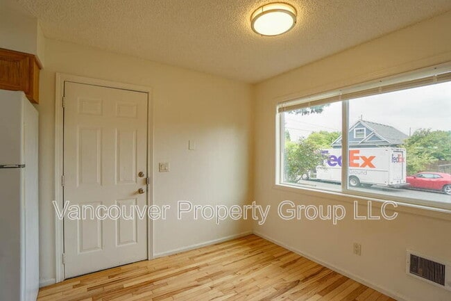 Building Photo - 609 W McLoughlin Blvd