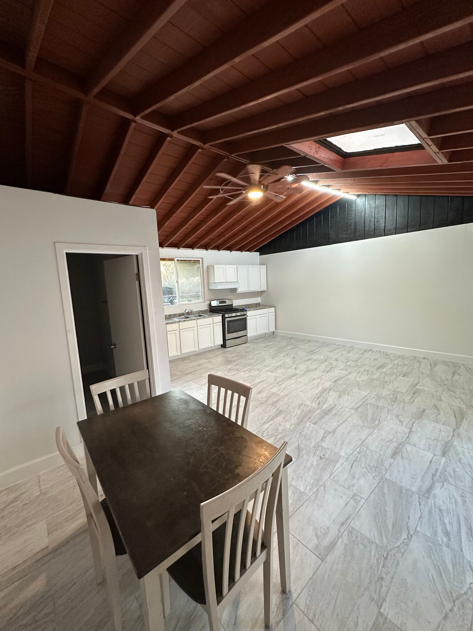 Building Photo - 4025 W Avenue L4