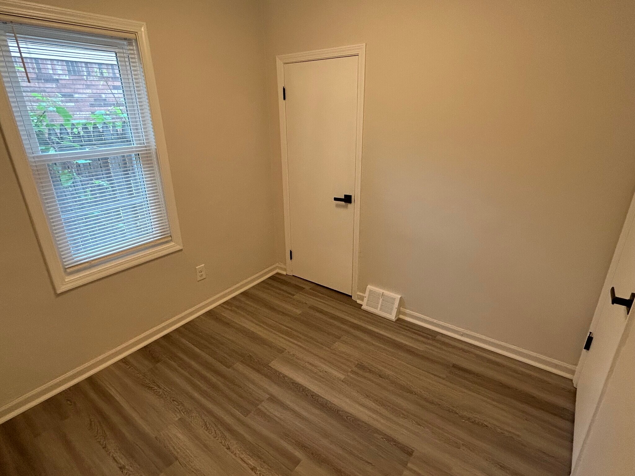 Bed 2 - 12161 Inkster Rd