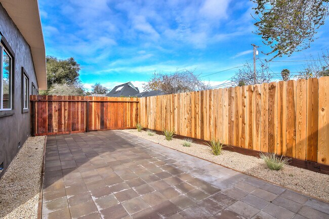 Building Photo - Mar Vista Dr.- Duplex