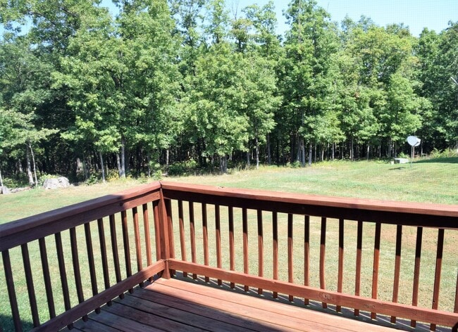 Building Photo - Spacious & Convenient Living in Shady Oaks!